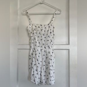 Hollister white romper with blue flowers. Size Small, in good condition!